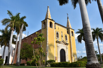 Obraz premium Facade of the Parroquia de Santa Ana church in the historic center of Mérida, Mexico