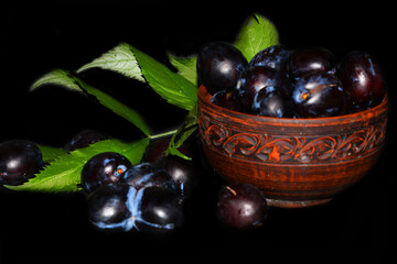 black currant in a bowl