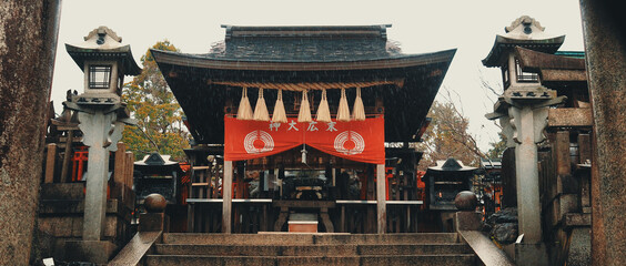 Fushimi Inari Shrine gate, Shinto shrine in southern Kyoto. - obrazy, fototapety, plakaty
