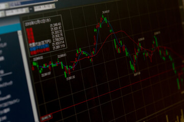 モニターに映し出された株価チャート　ストックマーケット