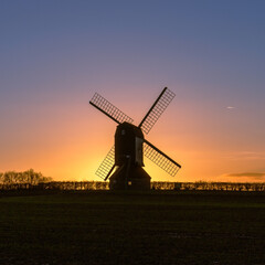 Plakat windmill at sunset