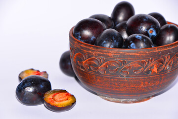 plums in a bowl