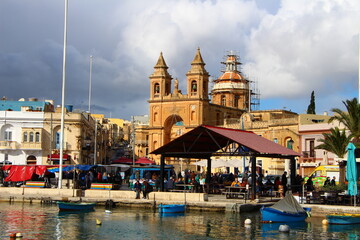 La ville cotière de Marsaxlokk à Malte