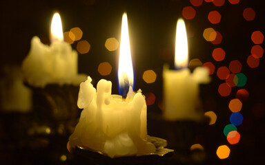 Candles in the dark + bokeh									
