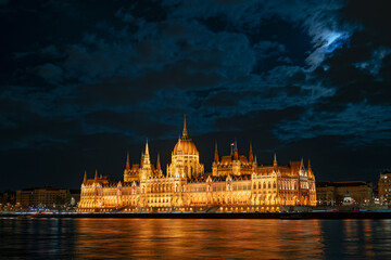 The amazing Hungarian Parliament Building in Budapest by night