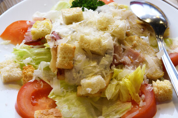 salad with cabbage, tomatoes and croutons 