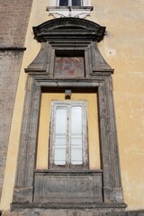 Napoli - Finestra della Chiesa di San Giovanni a Carbonara