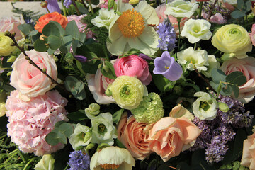 Mixed bridal arrangement