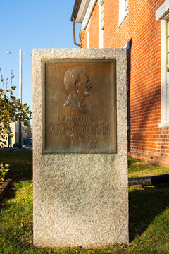 Lincoln Judicial Circuit Woodford County Seat Marker