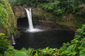 Obraz premium Rainbow falls, Wailuku river, Hilo. Big Island Hawaii 