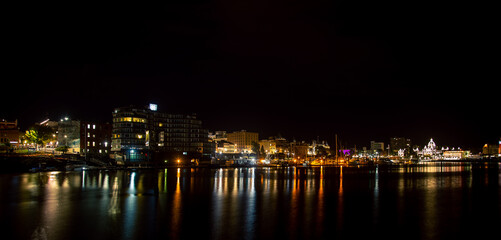 waterfront of Victoria British Colombia at night
