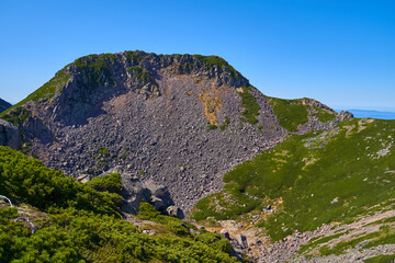 岐阜県高山市 乗鞍岳の魔王園地から西側の恵比寿岳(えびすだけ)の眺望