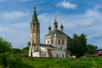 Fototapeta na wymiar Russina Orhodox Holy Trinity Church (Troitskaya Tserkov') in Serpukhov Russia. Travel and History.