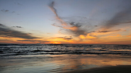 Fototapeta na wymiar sunset and the sea