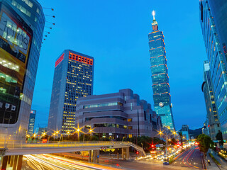 Obraz premium High angle night view of the Taipei 101