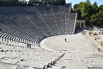 Vista de los principales monumentos y sitios de Grecia. Teatro de Epidauro (Epidaurus) - obrazy, fototapety, plakaty