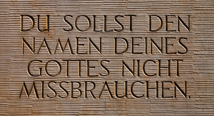 Du sollst den Namen Deines Gottes nicht missbrauchen