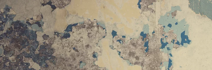 Photo sur Plexiglas Vieux mur texturé sale Peeling paint on the wall. Panorama of a concrete wall with old cracked flaking paint. Weathered rough painted surface with patterns of cracks and peeling. Wide panoramic grungy texture for background