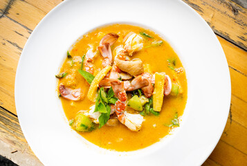 spicies thai yellow curry with crab meet 