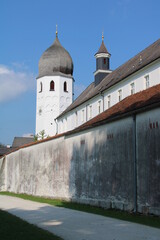 Fototapeta premium Abtei Frauenwörth im Chiemsee