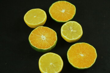 Fototapeta na wymiar Group of lemons with leaves, isolated on background