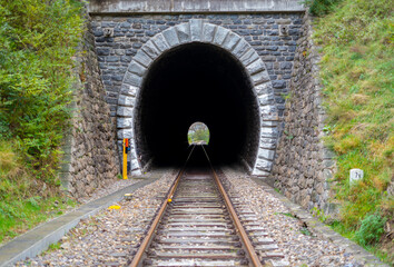 Fototapeta na wymiar Tunneldurchfahrt einer Eisenbahn
