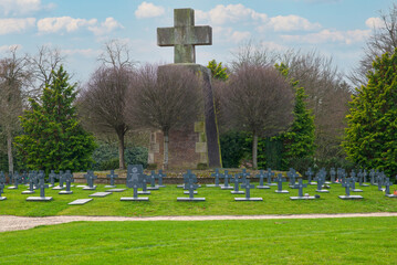 Kriegsgräber Gedenkstätte für die Gefallenen © Blende8