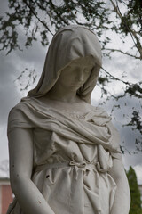 Eine Frau in tiefer Trauer © Blende8