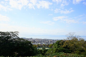 View of bright autumn leaves and city landscape from Hikone Castle Park in Shiga, Japan - 日本 滋賀県 彦根城からの眺望