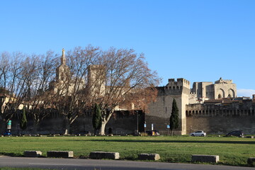 Les remparts d'Avignon vus depuis l'expérieur de la ville, ville de Avignon, département du Vaucluse, France