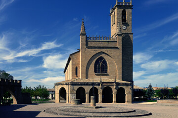 Fototapeta na wymiar the paths of St. James. Junta de Castilla y León. Obanos, San Juan Bautista church.