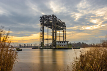 Zerstörte Karniner Hubbrücke