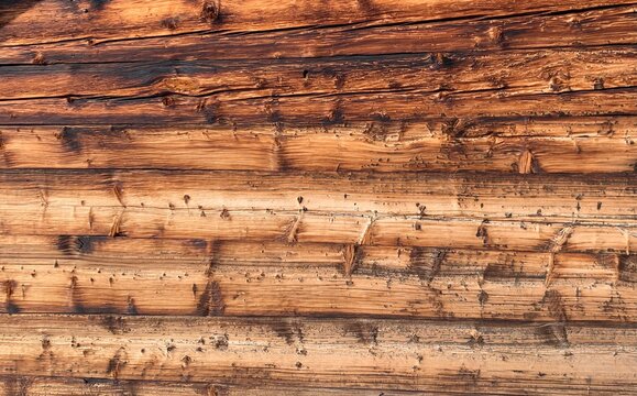 Holz, sonnenverbrannte Fassade an Chalet