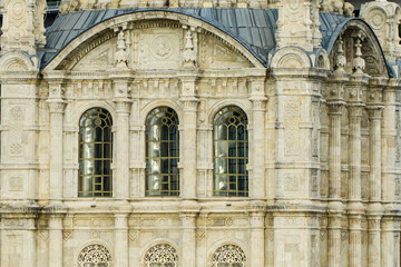 Obraz premium the facade of a historic mosque