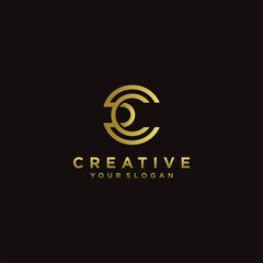 Fototapeta premium letter c logo with golden style Premium Vector