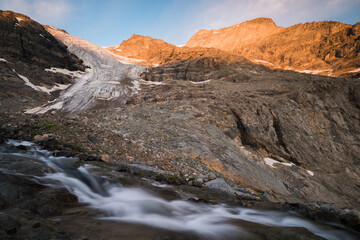 Fototapeta na wymiar Sonnenaufgang am Cambrena Gletscher