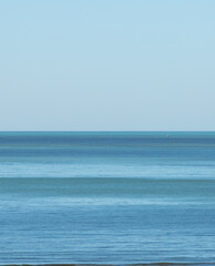 Obraz premium View of the horizon with the sea showing almost every shade of blue that we can see