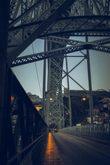 Fototapeta na wymiar railway bridge at night