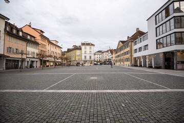 Fototapeta na wymiar Leerer Neumarkt in Winterthur