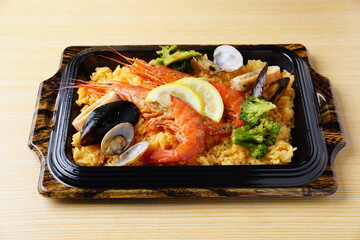 パエリア　魚介料理