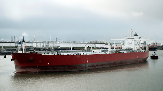 A very large crude carrier has been spotted in the port of Rotterdam