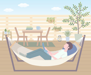 自宅のベランダでリモートワークをする男性