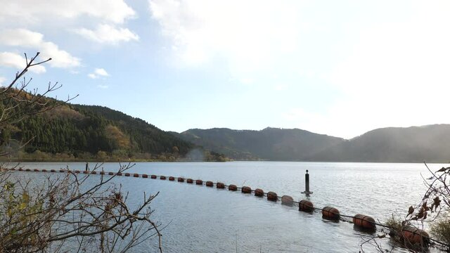 A view of Lake Yogo taken in autumn under a light rain.