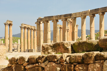 Obraz premium Columns of ruined Greco-Roman city in Jerash, Jordan