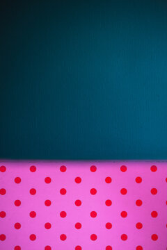 Blue And Pink Shape Walllpaper Box Filled With Red Circles