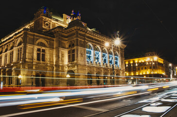 Fototapeta na wymiar Vienna State Opera House by night long exposure