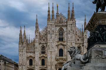 Fototapeta na wymiar Milano, Piazza Duomo