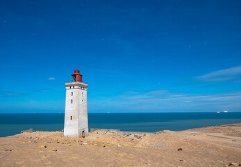 Fototapeta na wymiar Lighthouse on the coast- Rubjerg Knude Fyr - Danmark