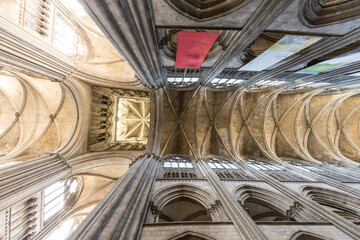 Innenraum der gotischen Kathedrale von Rouen, Frankreich