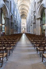 Fototapeta na wymiar Innenraum der gotischen Kathedrale von Rouen, Frankreich